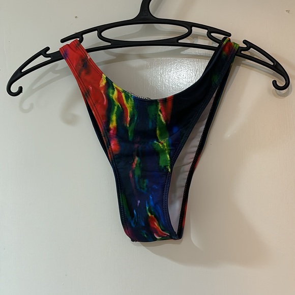 Tie-dyed, bikini and cover-up size medium - Picture 4 of 8